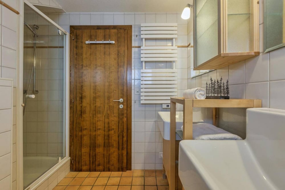 Chalet Les Jeunes - 8 Pax Swiss Ski Chalet