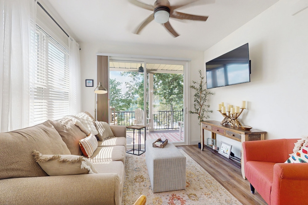 3 BR Home w/ Decks & Lake Views!