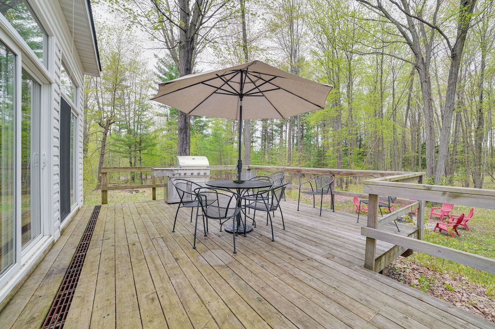 Pet-friendly Kalkaska Home ~ 19 Mi to Torch Lake!