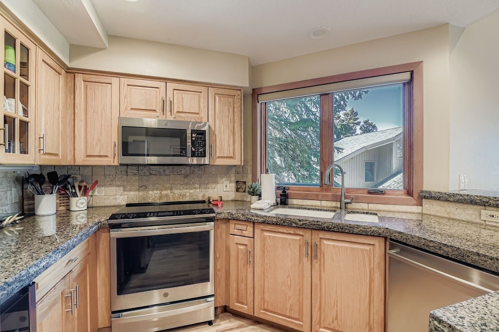 3br Deer Valley Family Retreat Hot Tub And Fireplace 7560 3 Bedroom Home