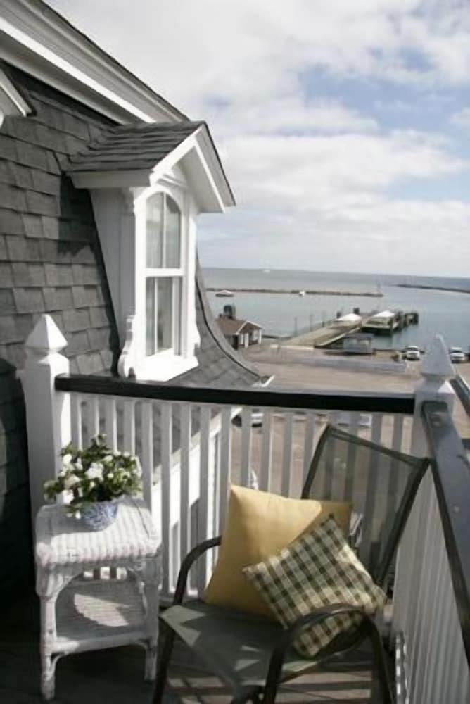 The Inn at Old Harbor