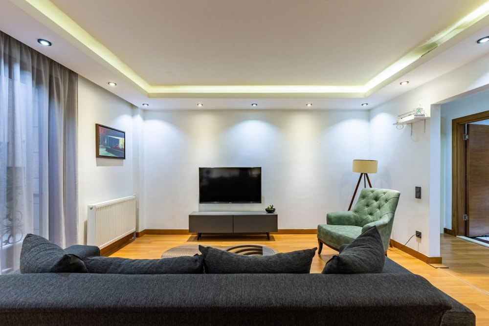 Phenomenal Duplex Flat Near Nisantasi in Besiktas
