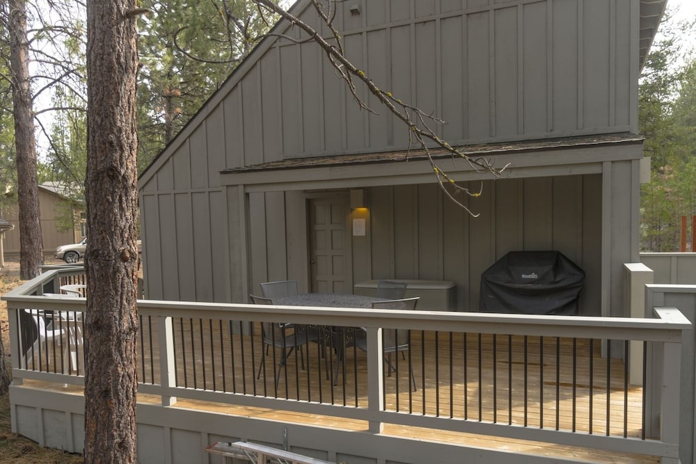 Sequoia 14 2 Bedroom Home