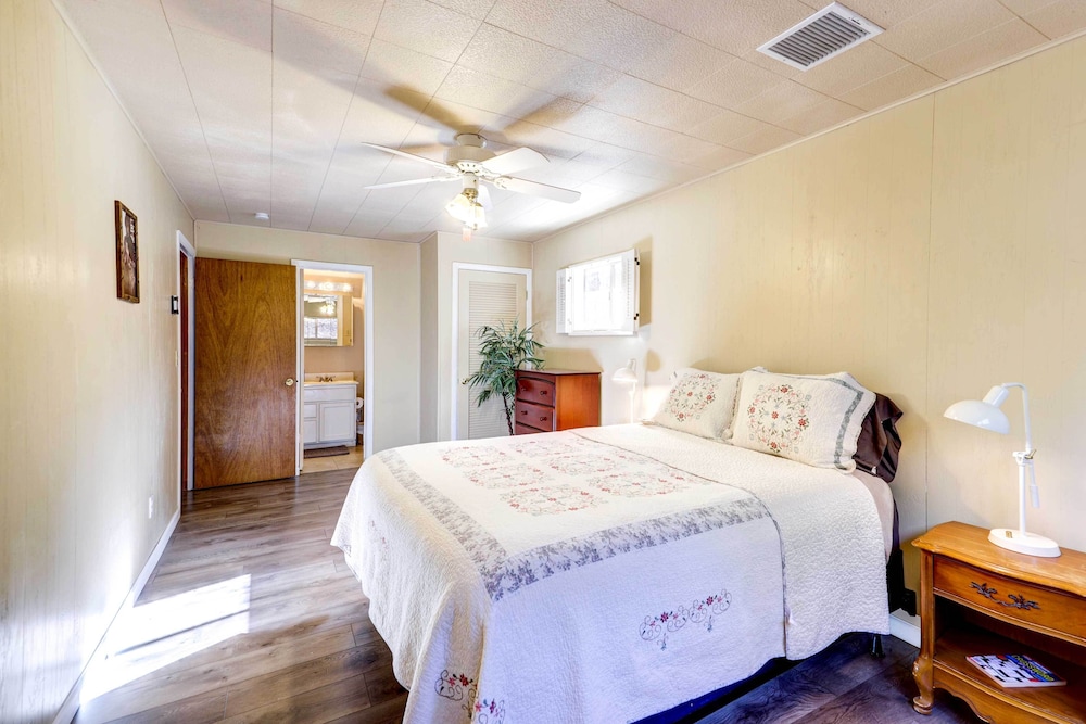 Payson Vacations - Cozy Pine Cabin w/ Fire Pit Near Hiking! - Property Image 5