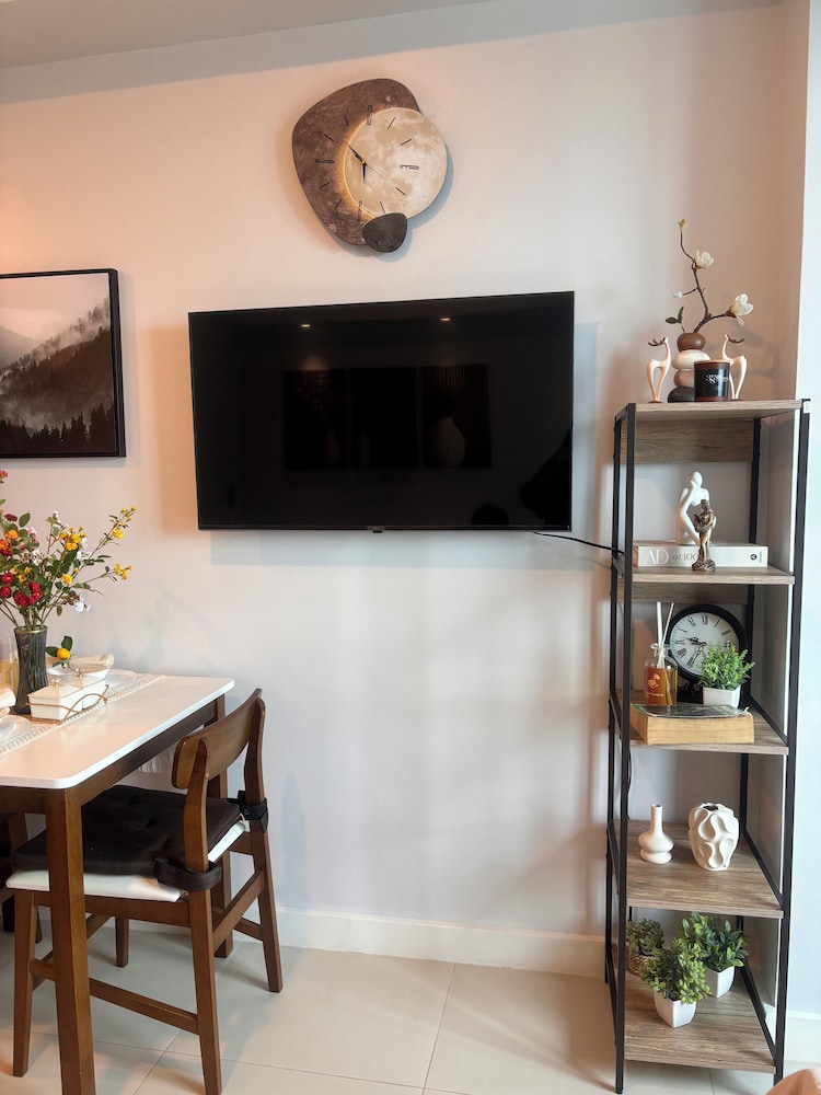 Virgo Nest Rentals - 38th Park Ave, IT Park Cebu - City View