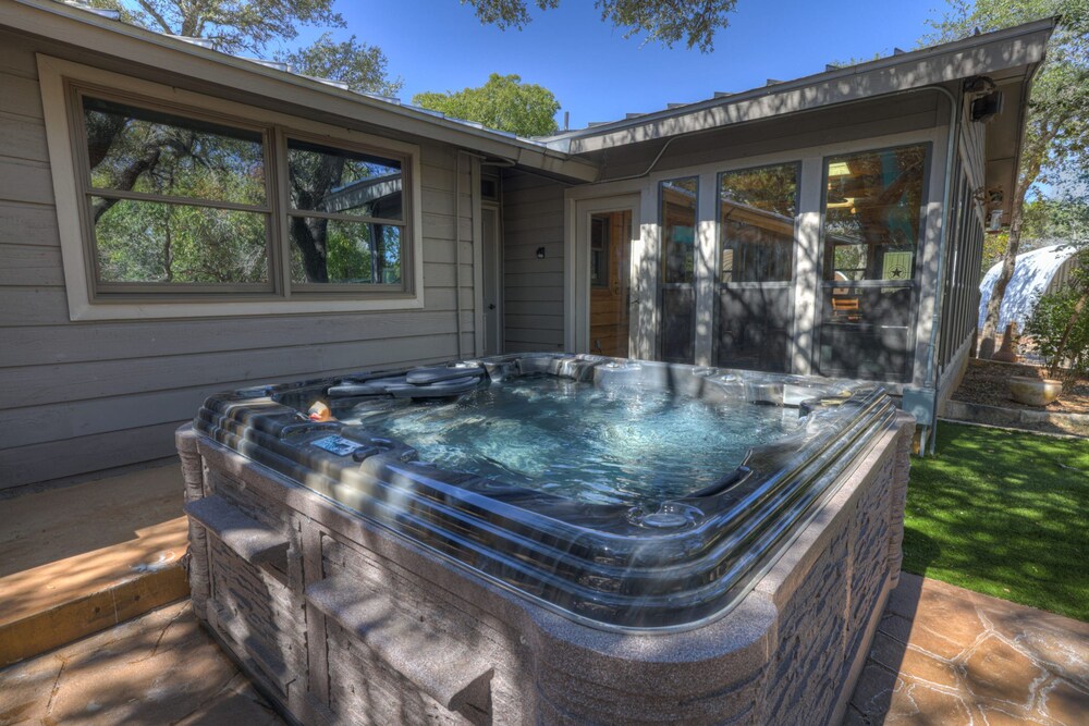 Terracotta Oasis - Wimberley for 30 Guests