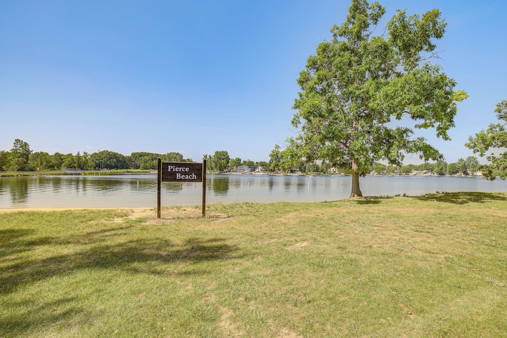 Lake Access, Pools & More: Family Home in Stanwood