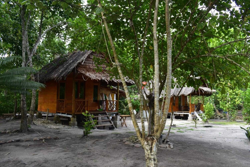 Bosolu Surf Camp