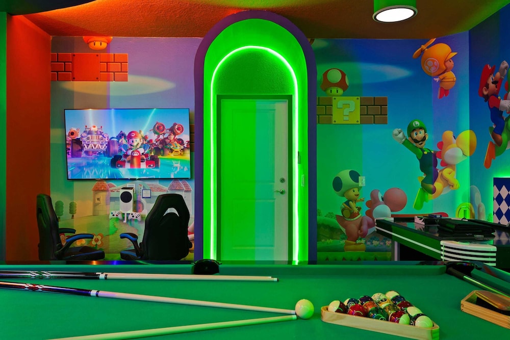Luxurious Windsor Cay Villa Private Pool, Epic Game Room & Minutes to Disney!