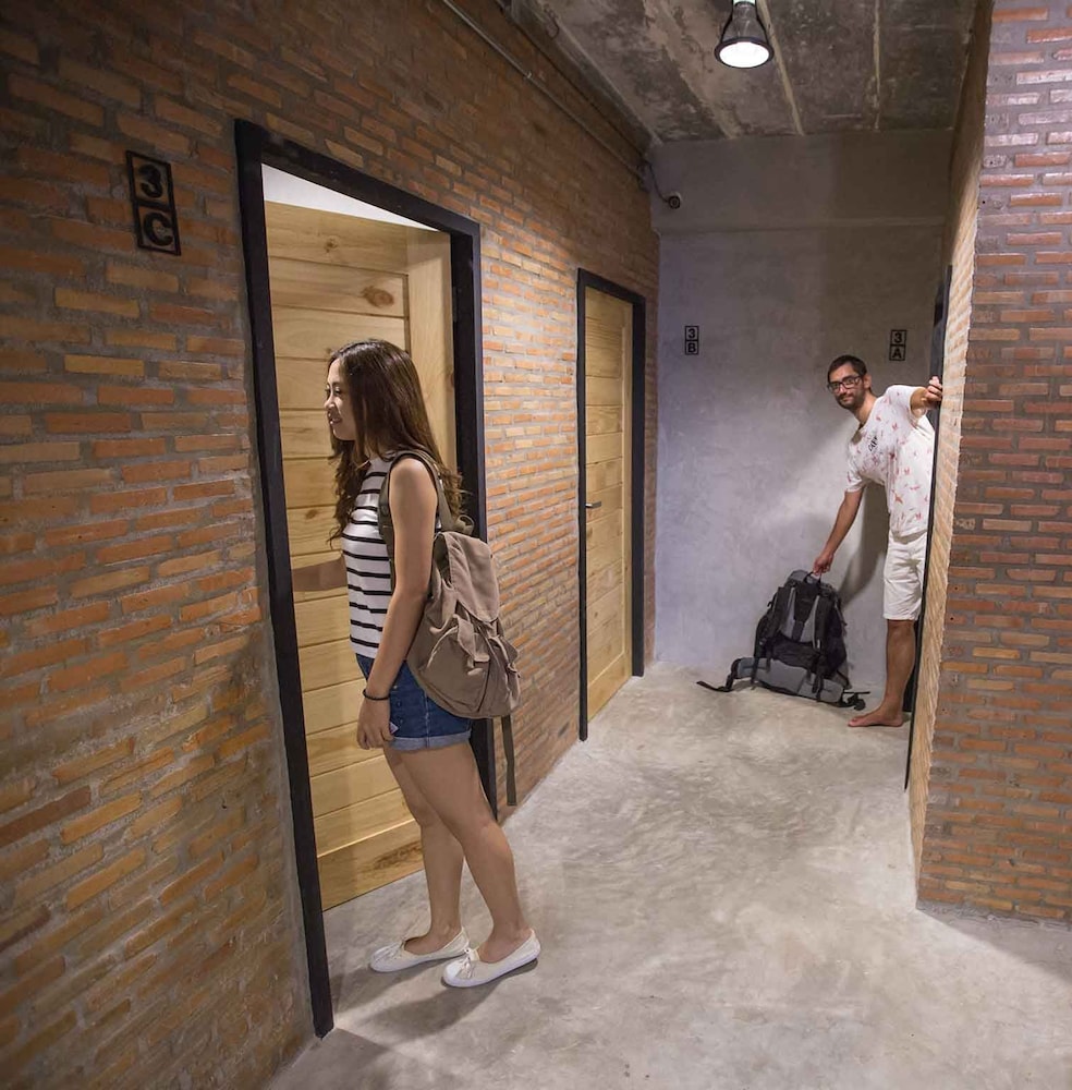 UdonBackpackers Beds and Cafe