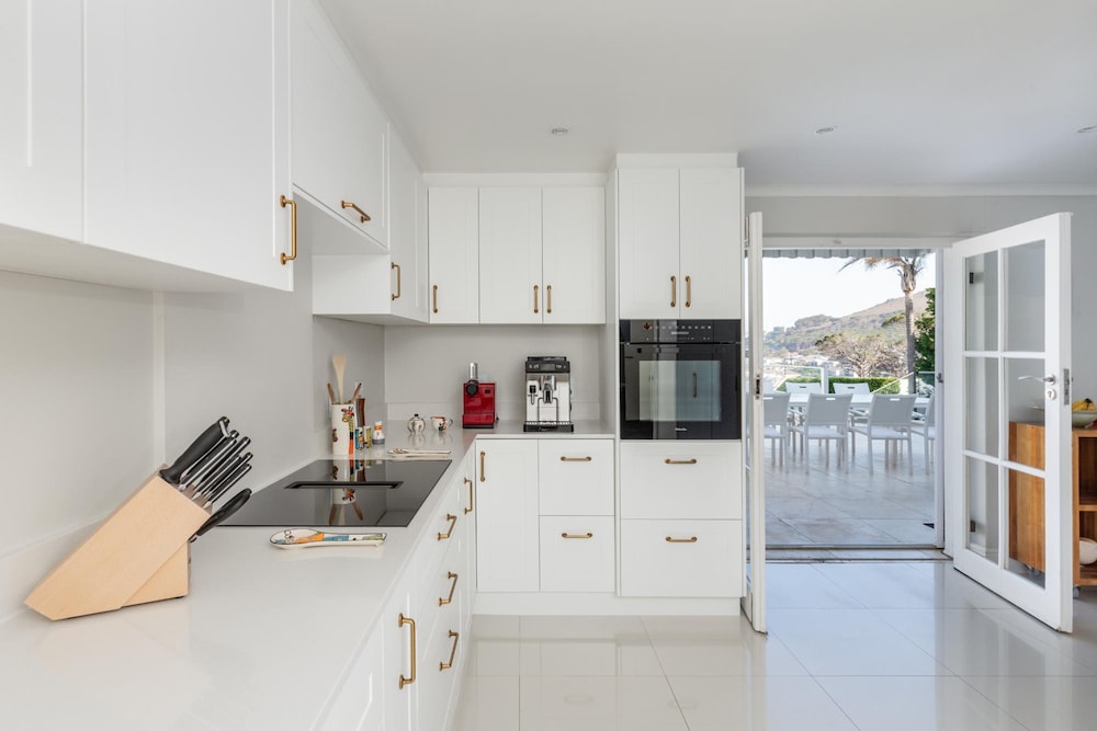 Incredible 6bed w Pool in Camps Bay Villa Galazzio