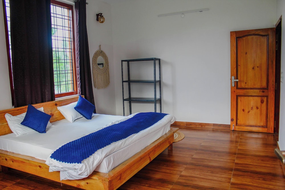 GoBravo 16 3BHK Farm with Pool & Lawn Sec150 Noida
