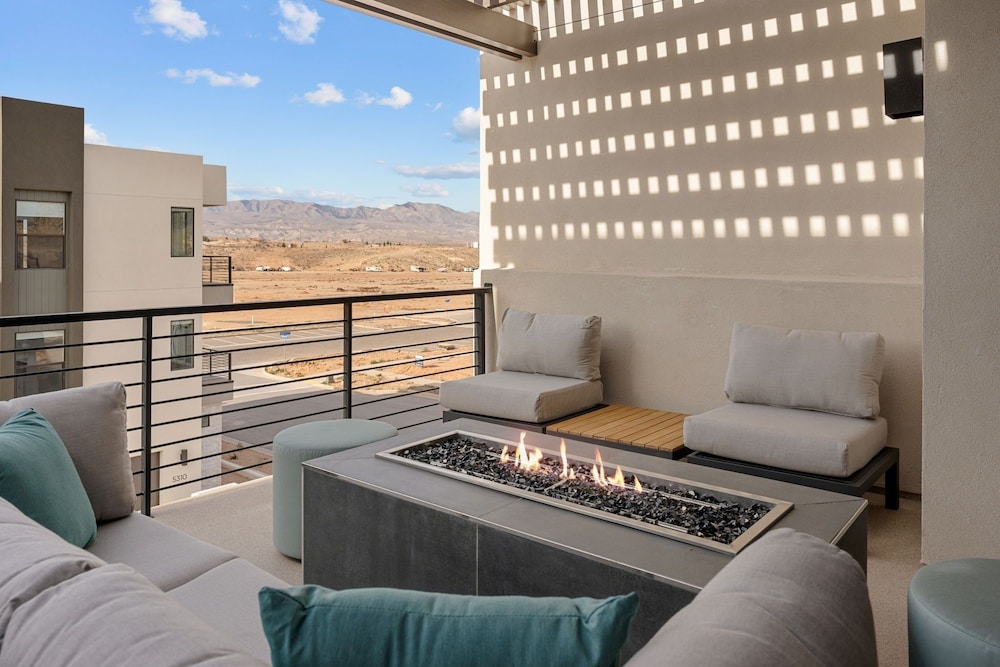 Weekend Vibes 5 Bedroom Townhouse
