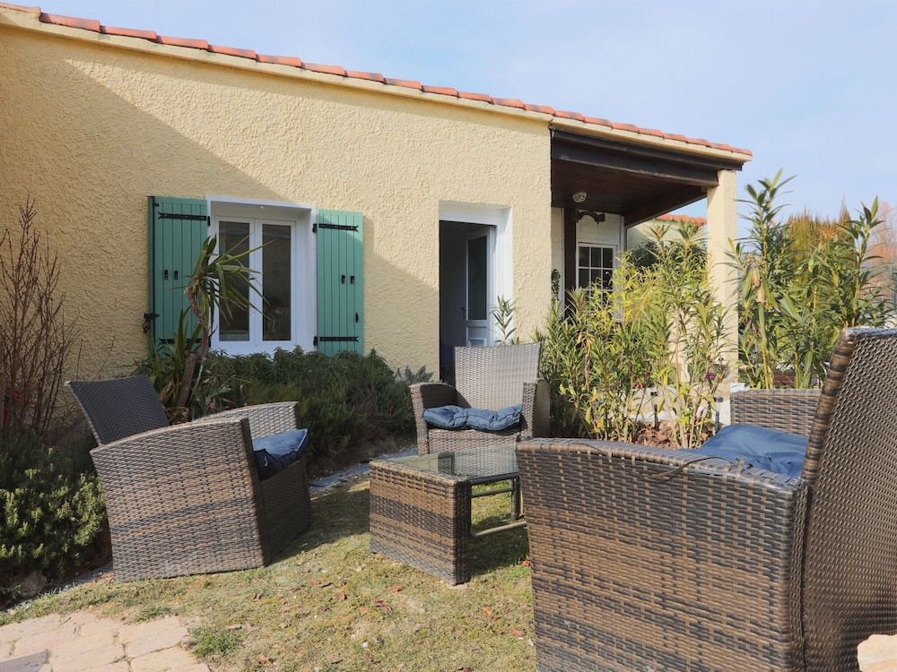 Holiday Home in Gargas Near Route des Ocres