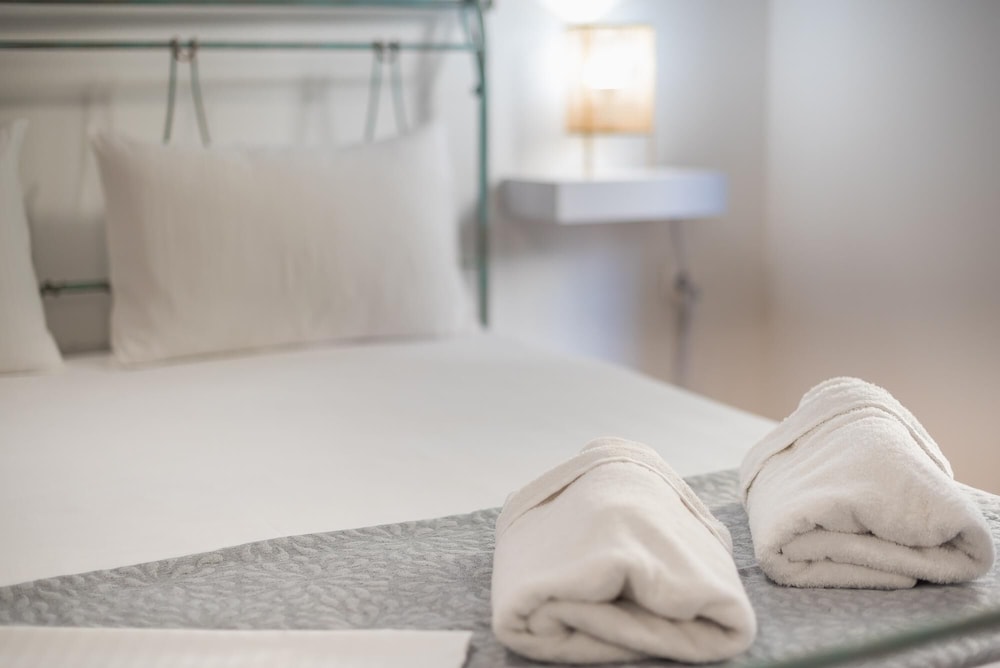Athens Bright Suite by Cloudkeys