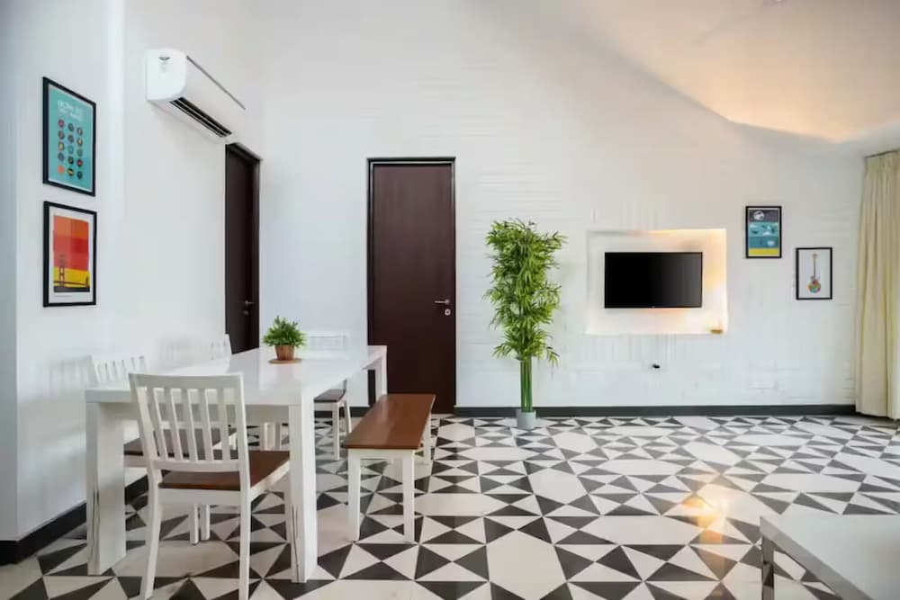 The Coastal Nest - 2BHK by Da Alohas