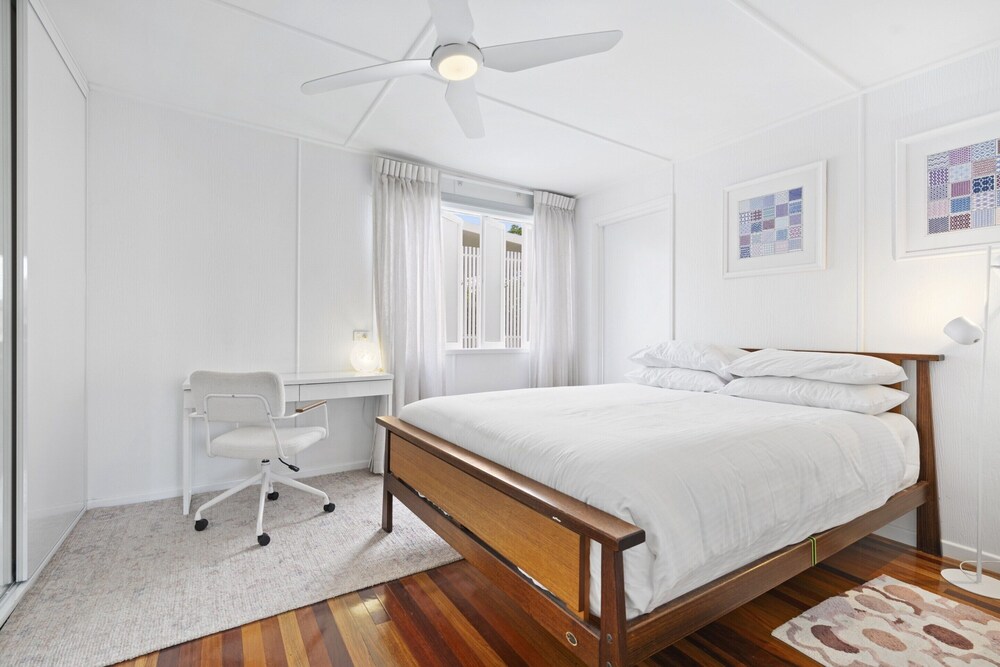 Spacious Family Home With Garden in Quiet Suburb