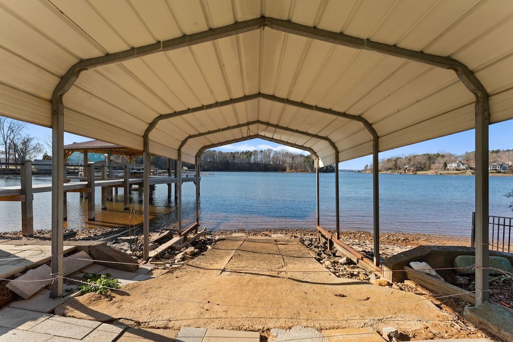 Pleasant Cove Waterfront Getaway With Fire Pit Deck and Private Lake Access