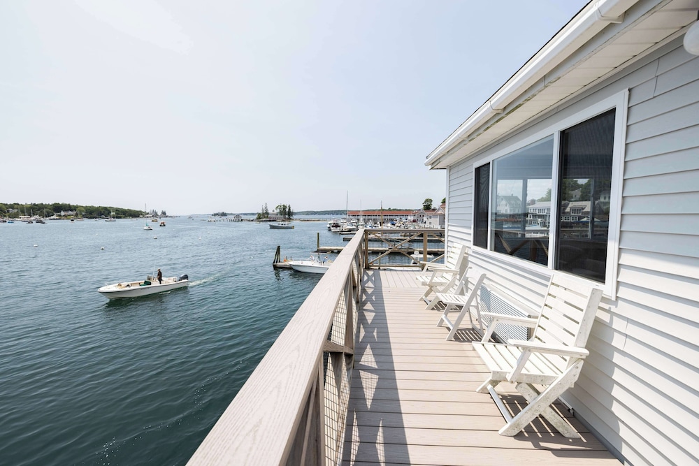 Fishermans Wharf Inn