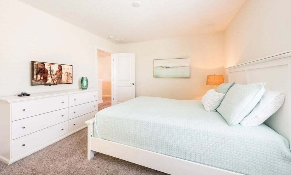 Spacious 5 Bed Pool Home With Game Room 5 Bedroom Home