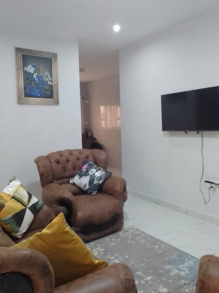 Luxury 3 Bedroom Self Catering Apartment- Masvingo