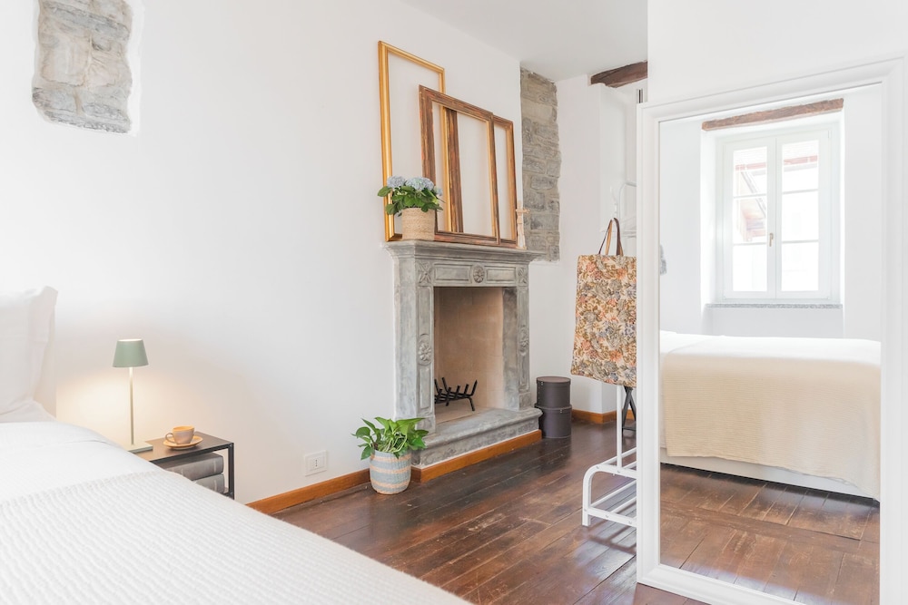 Emily's Holiday House - Authentic Lake Como by Rent all Como