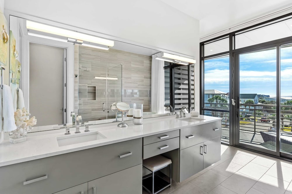 Crest One by Avantstay Rooftop Views, Pool Access, Golf Cart Included