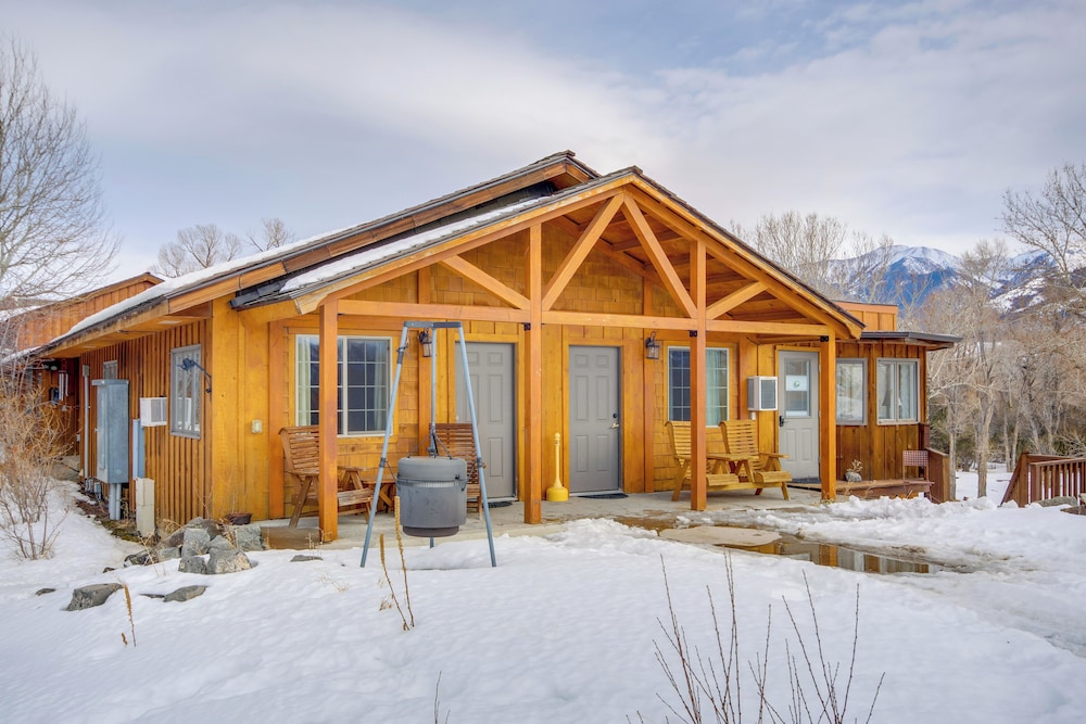 6 Mi to Chico Hot Springs: Villa w/ River Access