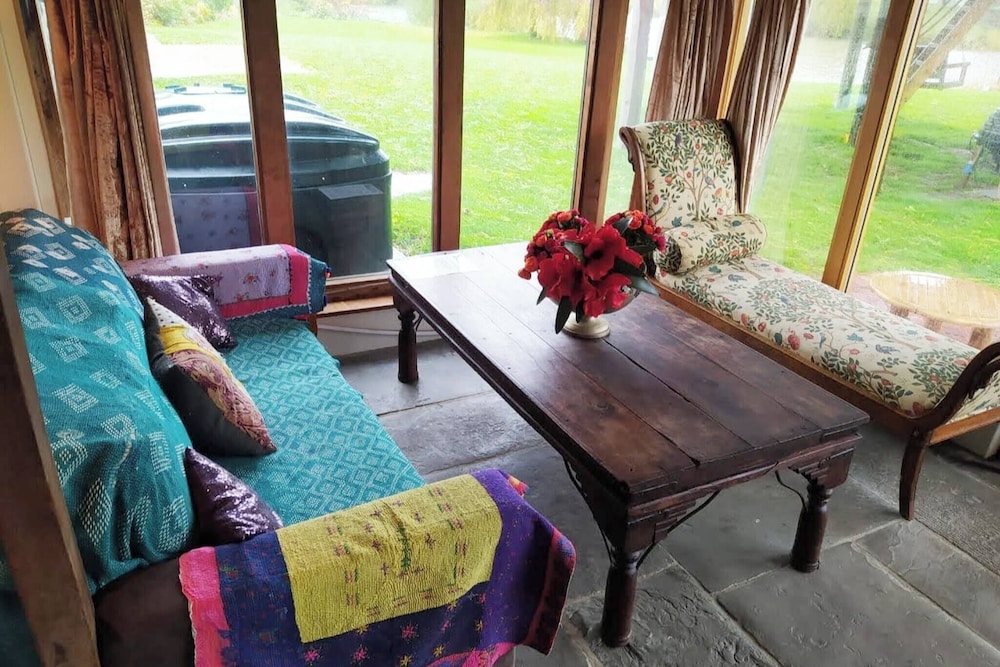 Lakeside Sussex Retreat