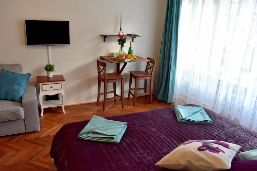 Sokolovska Apartment