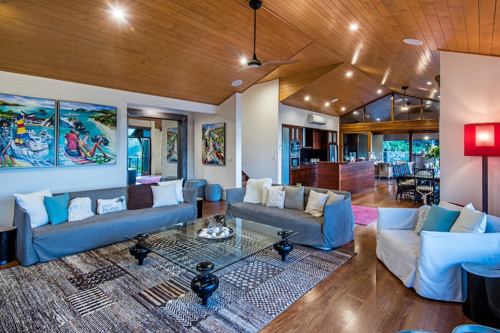 Iluka Luxury House With Ocean Views On Half Acre With Pool And Two Golf Buggies