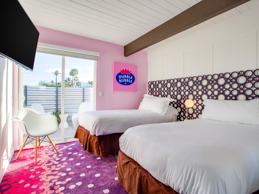 Bubble Gum Modern Holiday home 3 view 5