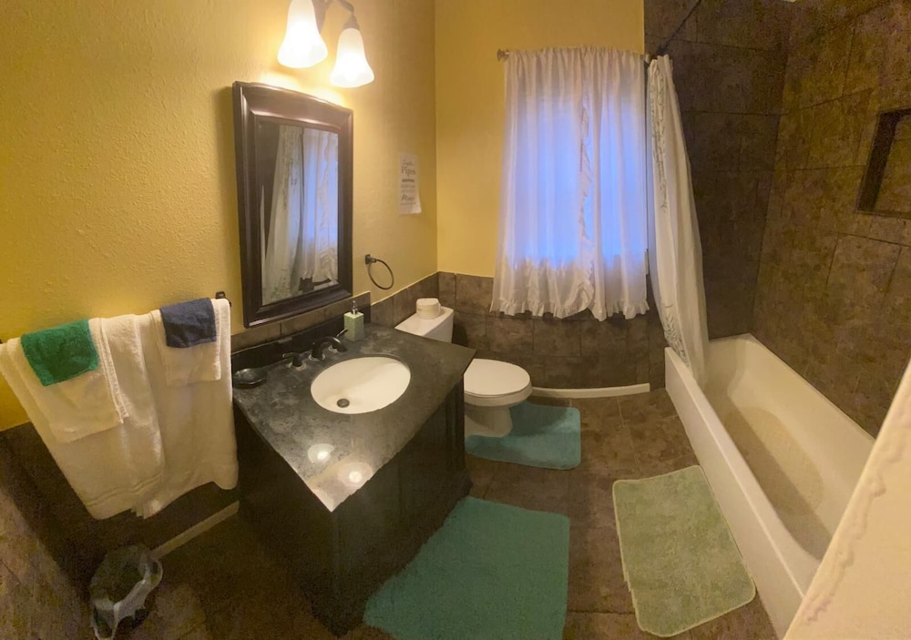Modern Comfort Near Military Bases & Shopping Walk to Parks & Lakes!