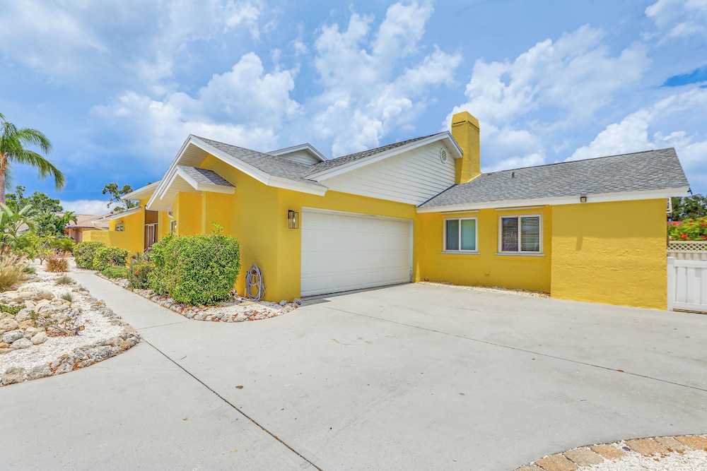 1 Mi to Beach: Family-friendly Home in Bradenton!
