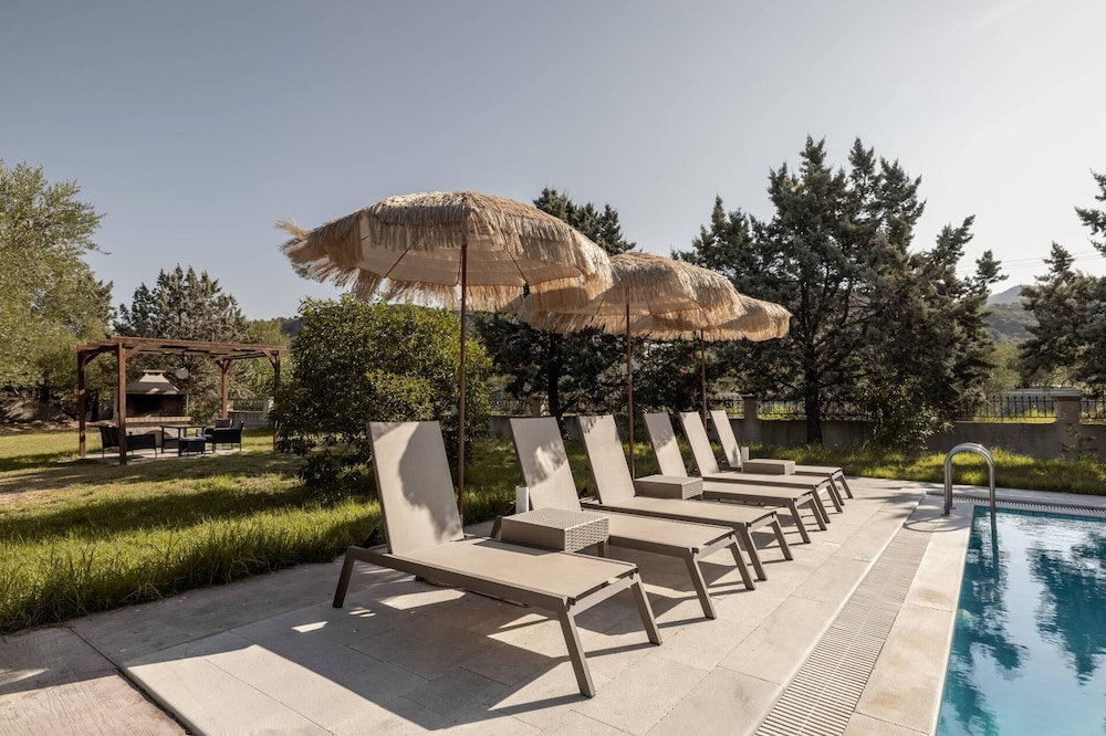 Leone Luxury Villa Giota