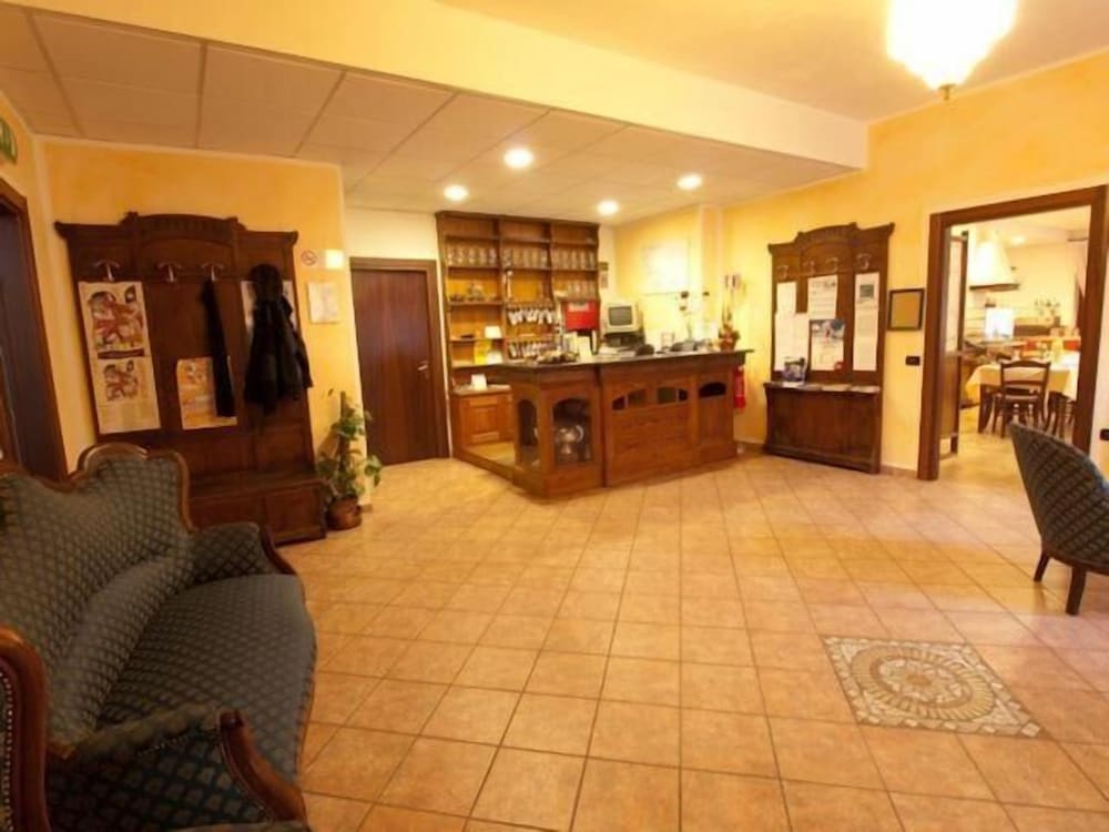 Lobby & Reception