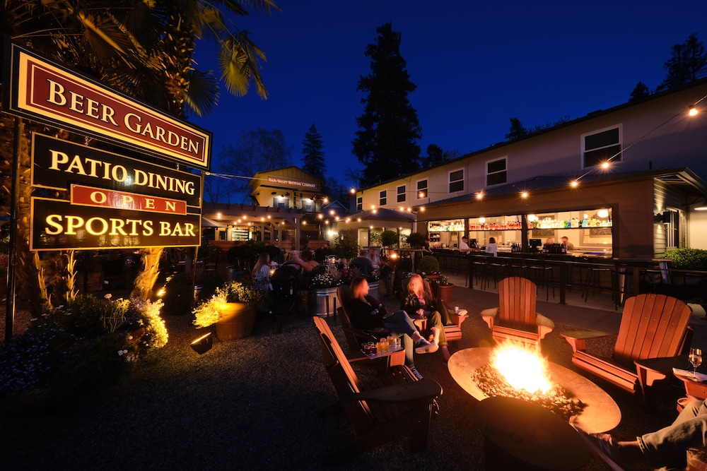 Napa Valley / Sonoma Vacations - Calistoga Inn Restaurant and Brewery - Property Image 11