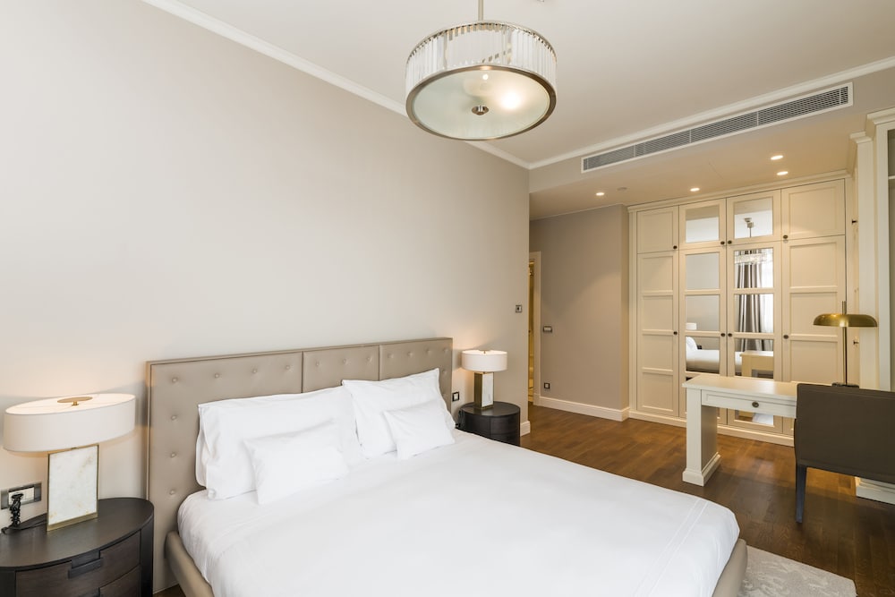Ist flats Serviced Apartments - EMAAR SQ