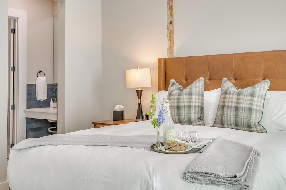 Nutt House Hotel