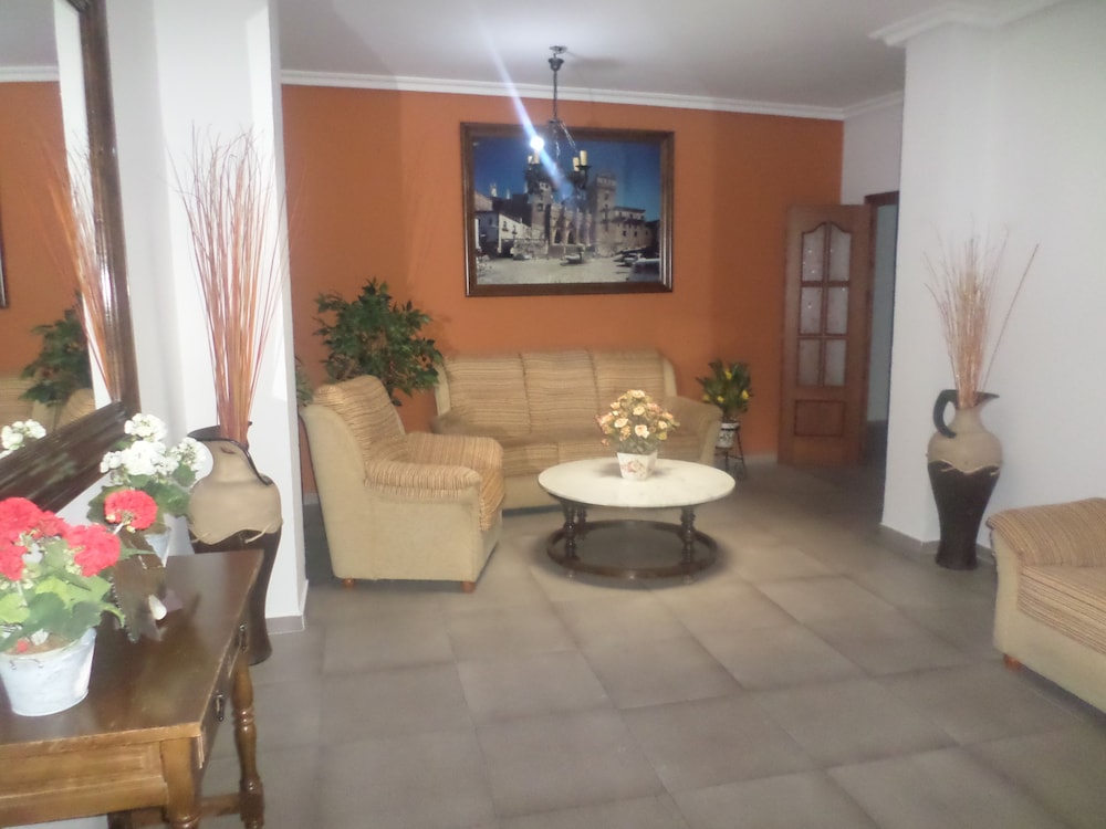 Hostal Restaurante Lujuan - Property Image 2