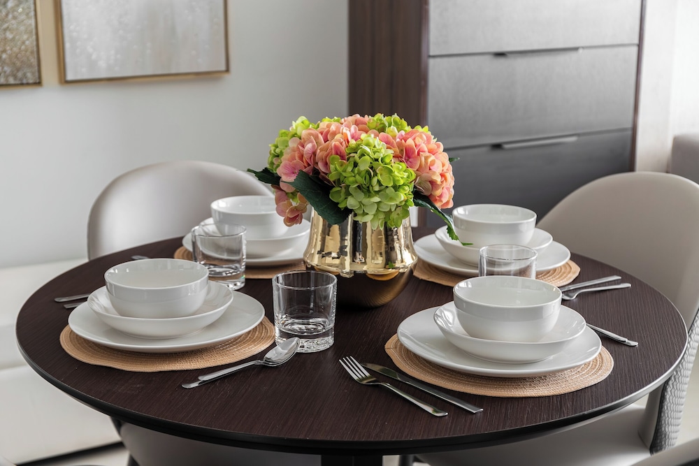 SIMPLY COMFORT Skyline Apts at Nobles Tower with Luxury Burj View