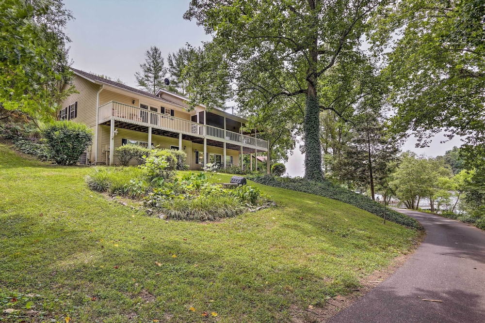 Lake Chatuge Retreat w/ Dock & Mtn Views! view 3