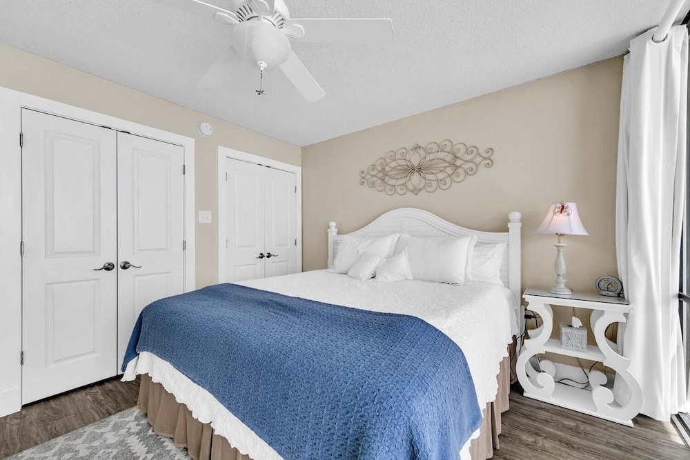 Leeward 403 at Edgewater