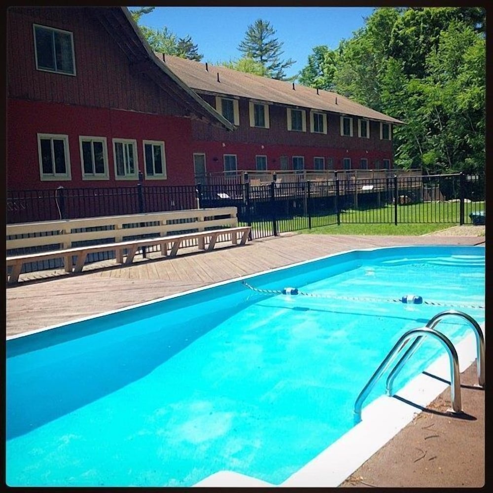 The Upper Pass Lodge at Magic Mountain