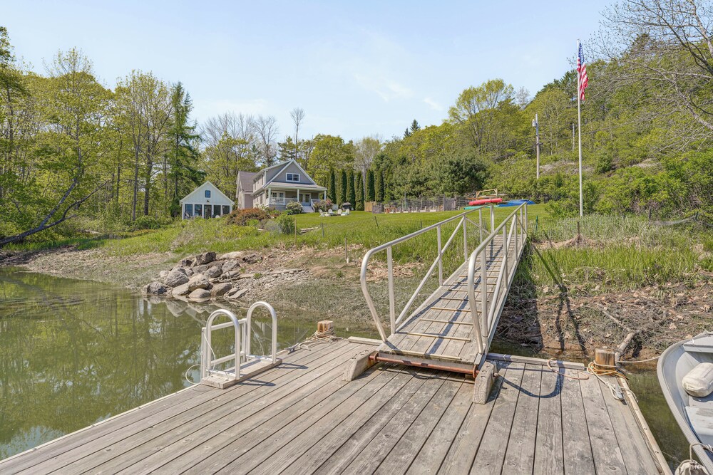 Oceanfront Studio w/ Private Dock in Harpswell!