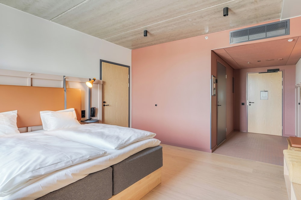 Vantaa Vacations - Comfort Hotel Helsinki Airport - Property Image 2
