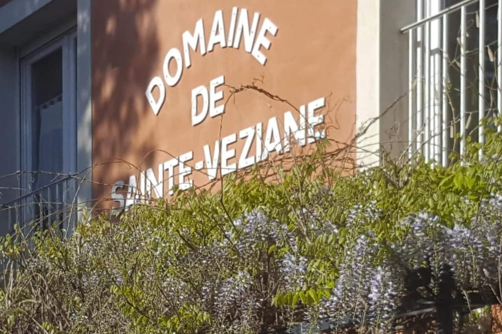 Mobile Home in Bessan With Terrace