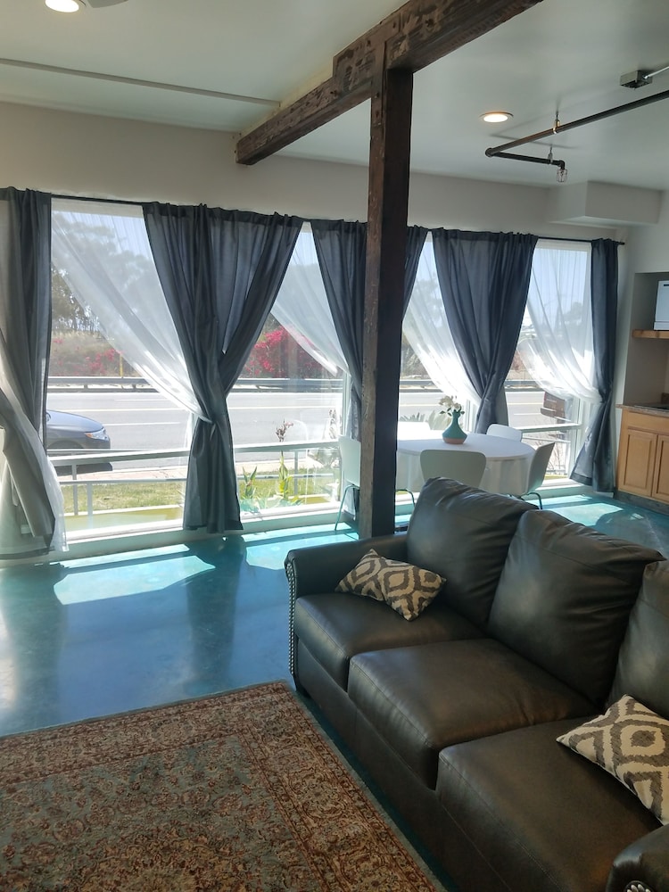 House of Trestles - Hostel