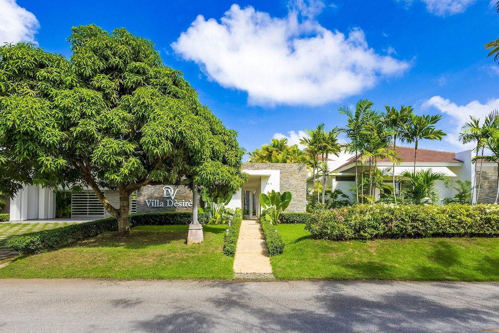 Villa Desiree 5BR Cocotal Luxury Villa Pool Maid