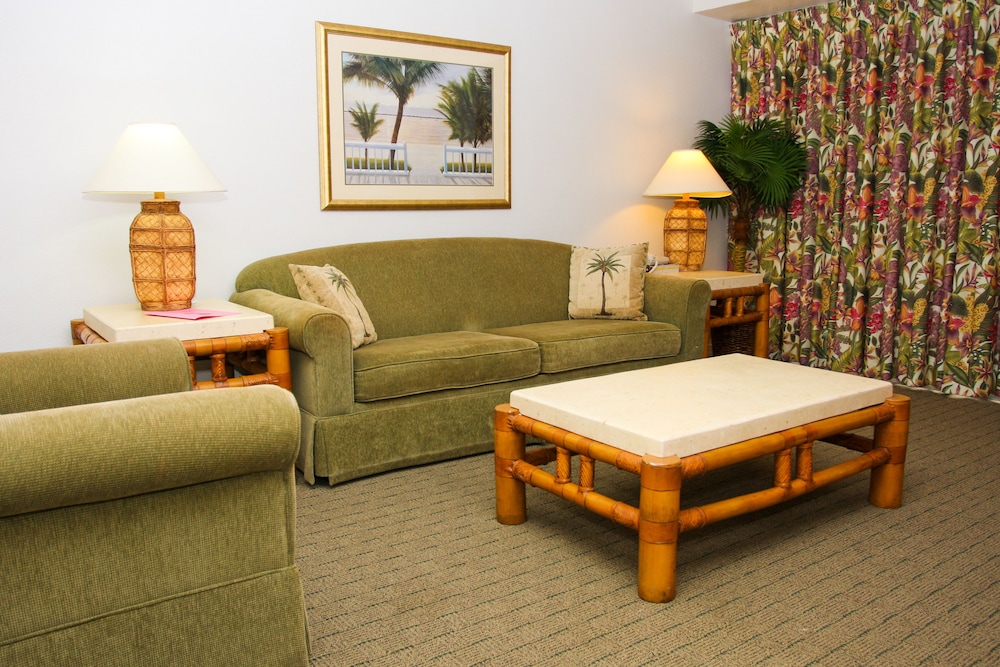 Castaways Resort and Suites - Photo 18